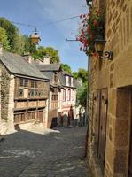 calle medieval en dinan foto