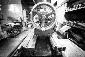 Flywheel tailstock lathe machine too photo