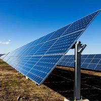 paneles solares fotovoltaicos en el campo foto