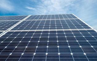 paneles fotovoltaicos - fuente de electricidad alternativa foto
