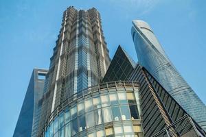 moderna oficina de negocios de rascacielos, edificio corporativo abstracto foto