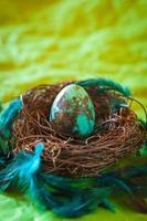 huevo de pascua turquesa foto