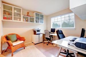 Neutral colors office room photo