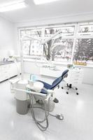 instrumentos y herramientas dentales en una oficina de dentistas foto