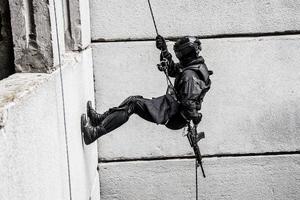 tactical rappeling photo