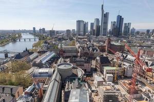 Frankfurt Alemania con el río principal foto