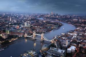 Vista aérea de Londres con el Tower Bridge, Reino Unido foto