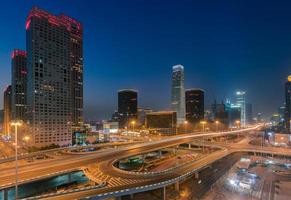 horizonte urbano crepuscular de beijing, la capital de china foto
