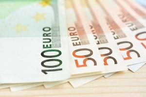 dinero, billetes de moneda de 100 y 50 euros (eur) foto