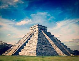 Pirámide Maya en Chichén Itzá, México foto