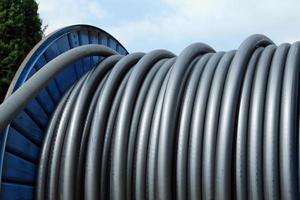 cable de carrete a la infraestructura eléctrica en la planta de energía