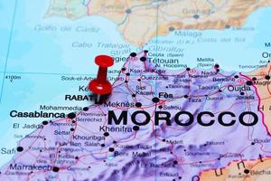 Rabat anclado en un mapa de África
