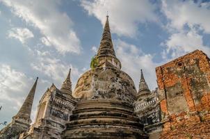 antigua pagoda en ayuthaya, tailandia foto