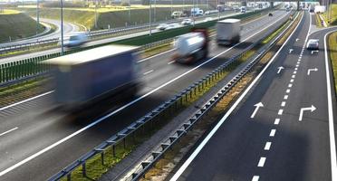 Autopista de acceso controlado de cuatro carriles en Polonia foto