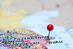 Bakú anclado en un mapa de Asia foto