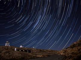 observatorio y los rastros de estrellas foto