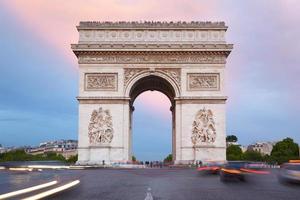 Arco del Triunfo en París, Francia foto