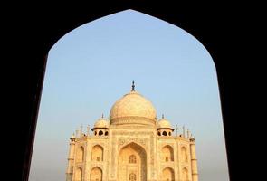 Taj Mahal, Agra, India vista desde la mezquita en la noche