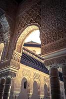 famosa fuente del león, castillo de la alhambra (granada, españa) foto