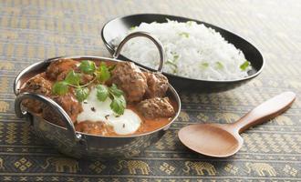 comida india comida cocina balti curry y arroz foto