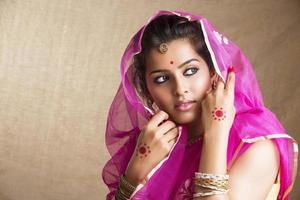 hermosa niña india tradicional foto