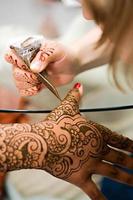 aplicando henna