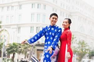 joven pareja vietnamita