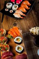 tema mágico oriental con mariscos japoneses, set de sushi