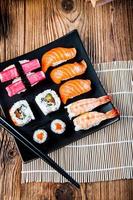 colorido tema japonés con sushi foto