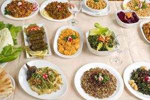 varios platos libaneses foto