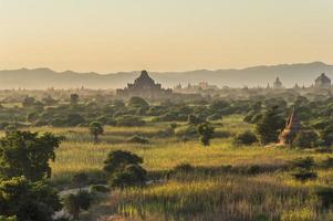 myanmar, templos en bagan foto