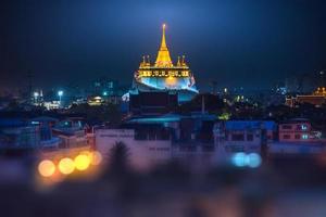 Templo del Monte Dorado en Bangkok (Wat Sraket, Tailandia) foto