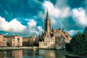 El pintoresco paisaje de la ciudad de Brujas, Bélgica foto