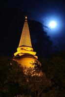 la pagoda más grande de tailandia