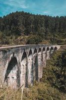 Puente de nueve arcos en ella, Sri Lanka foto