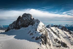 pico de la montaña en austria foto