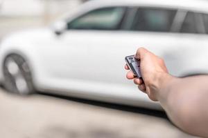 Locking the car by remote control photo