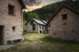 vista de un pueblo alpino foto