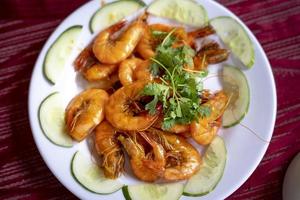 Fried shrimp with sliced cucumber photo