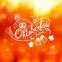 Emblema de caligrafía oktoberfest en ornage bokeh degradado vector