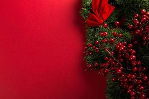 decoraciones navideñas rojas y verdes foto