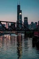 puente y edificios foto