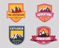 juego de insignias de aventura vector