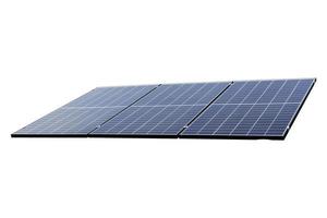 panel de energía solar fotovoltaica en un blanco