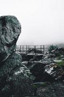 formación de piedra cerca de la plataforma de observación foto