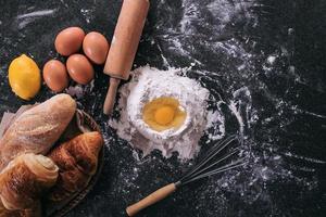 ingredientes de masa cruda para pan foto