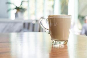 taza de café con leche caliente foto