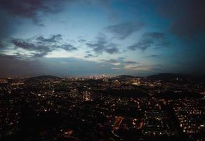 vista de la ciudad de noche foto