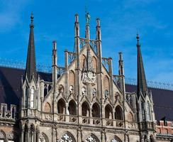 Munich, detalles de la fachada del ayuntamiento gótico foto