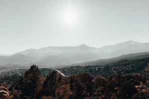 cordillera durante el día foto